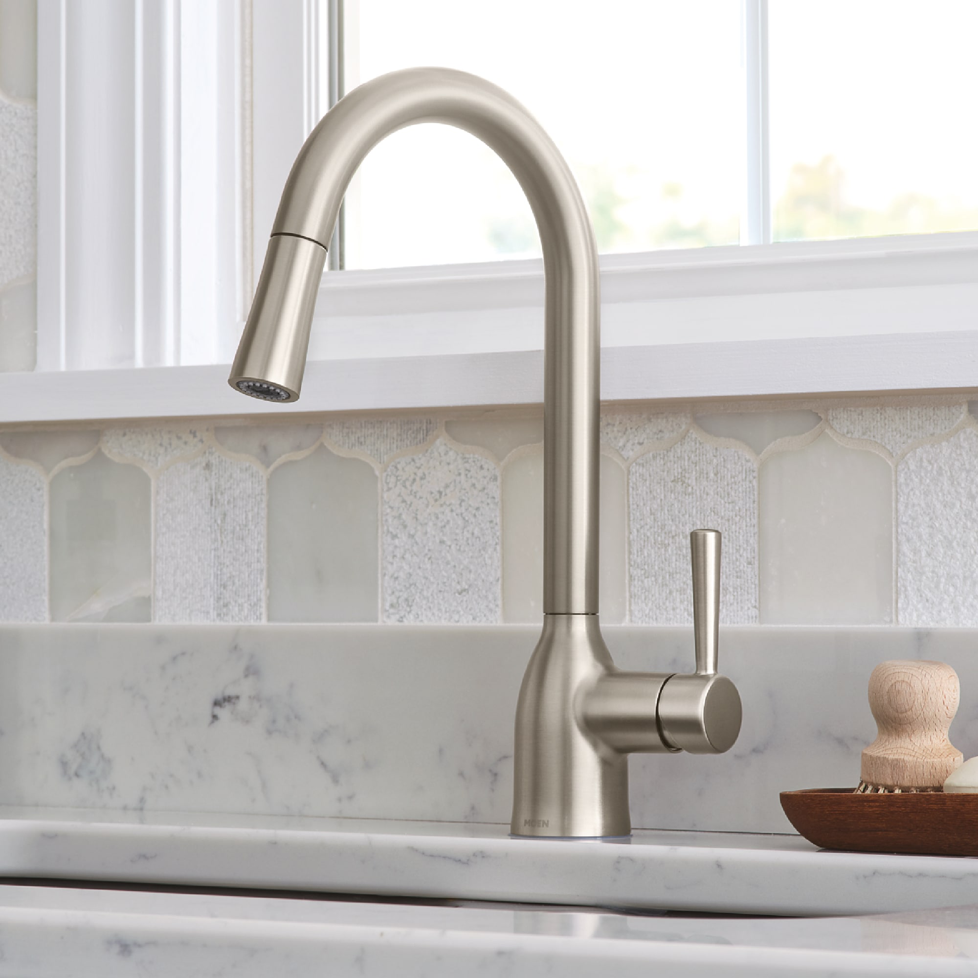 Adler Spot Resist Stainless Single Handle Deck-mount Pull-down Kitchen Faucet with Sprayer (Includes Deck Plate)